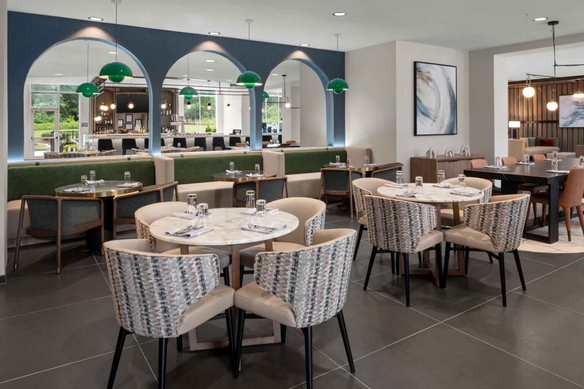 Delta Hotels By Marriott Колониал Хайтс Екстериор снимка