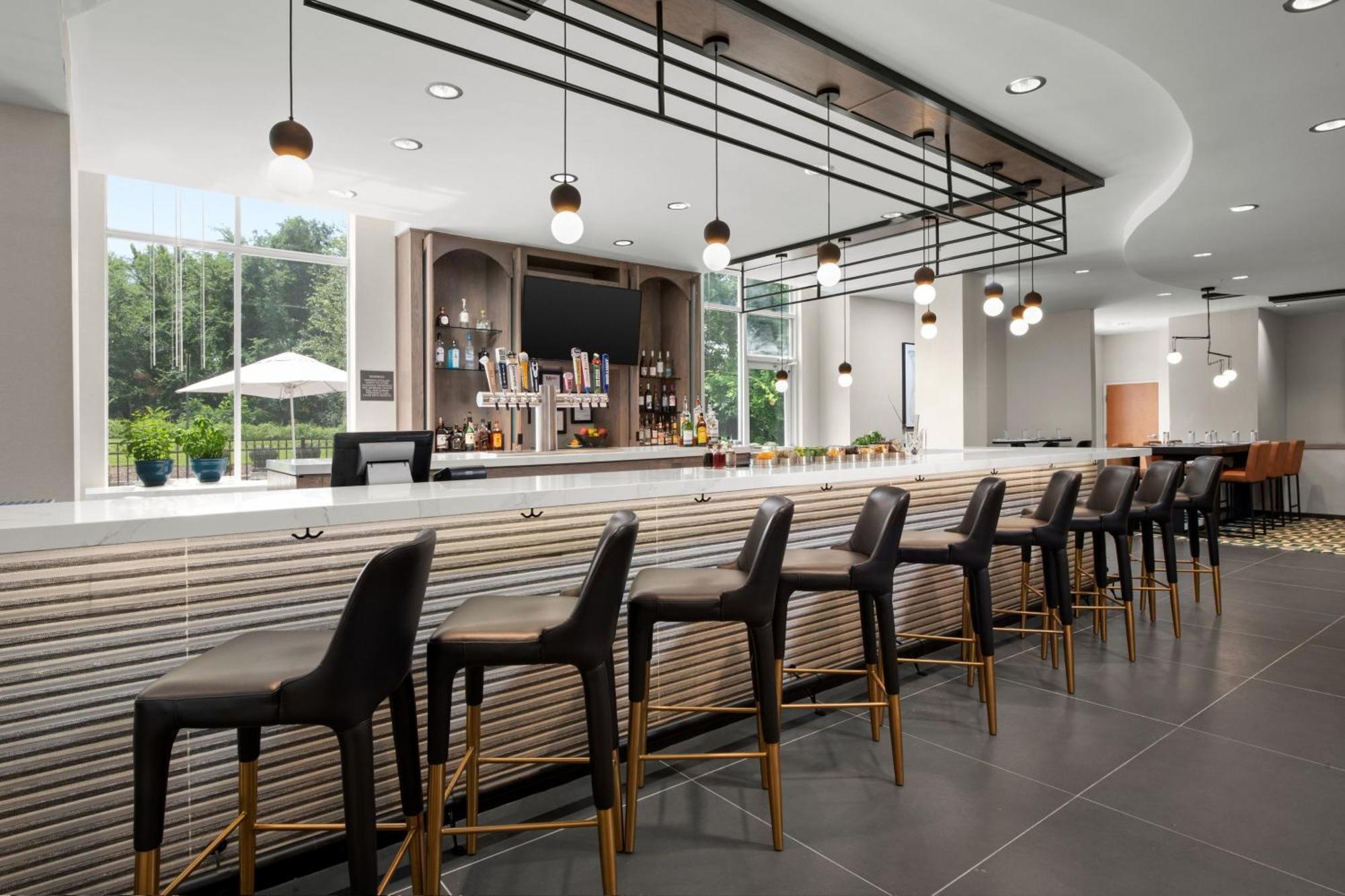 Delta Hotels By Marriott Колониал Хайтс Екстериор снимка