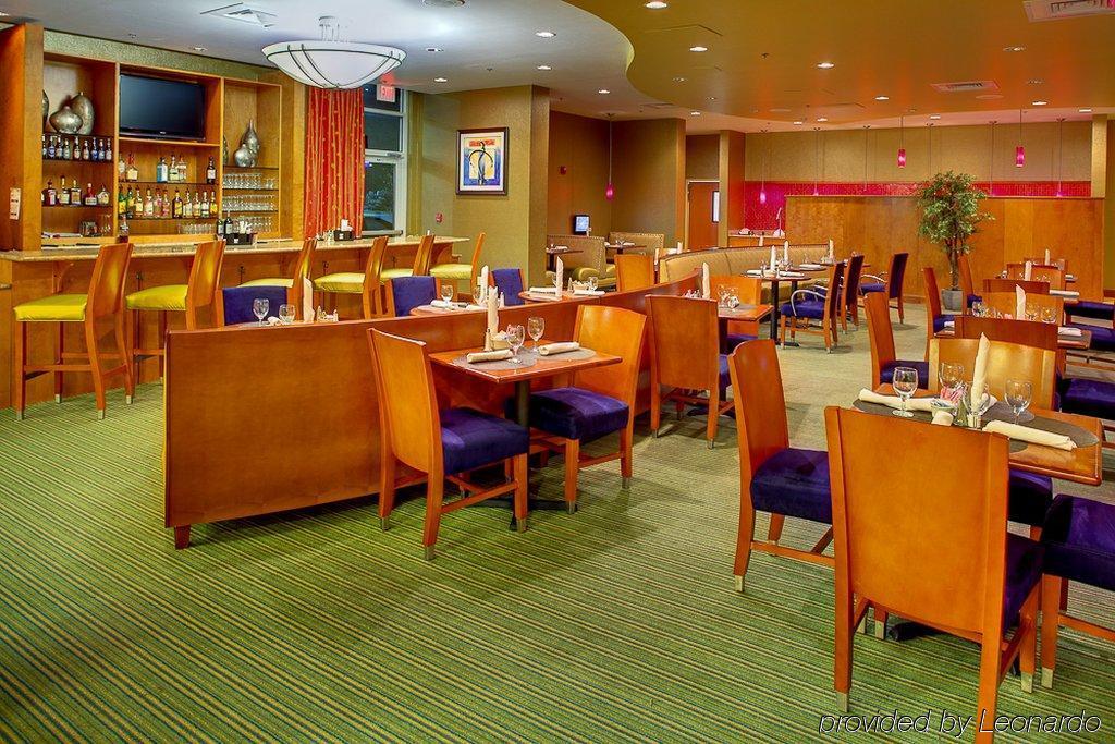 Delta Hotels By Marriott Колониал Хайтс Ресторант снимка